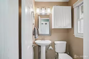 37 Upperbrook Ct, Sayreville, NJ 08859 - Photo 24