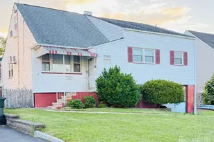 27 Concannon Dr, Fords, NJ 08863 - Photo 2