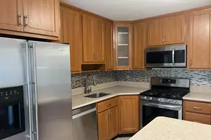 28 Renaissance Ln, New Brunswick, NJ 08901 - Photo 2