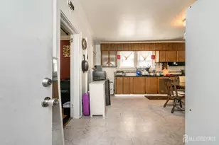 135 Baldwin St, New Brunswick, NJ 08901 - Photo 2