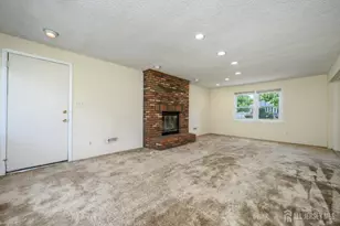 31 Starlit Dr, Middlesex, NJ 08846 - Photo 6