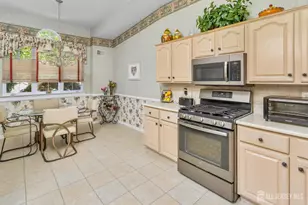 23 Stonewyck Pl, Monroe Township, NJ 08831 - Photo 12