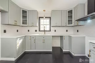42 Roosevelt St, New Brunswick, NJ 08901 - Photo 8