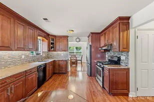 37 Christopher Ct, Old Bridge Township, NJ 08857 - Photo 10