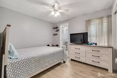 12 Pierrepont Avenue, Middlesex, NJ 08846 - Photo 16
