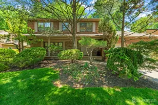 11 Aspen Cir, Edison, NJ 08820 - Photo 2