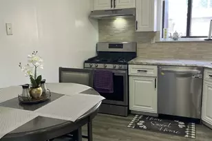 202 N Oaks Blvd N, North Brunswick Township, NJ 08902 - Photo 10