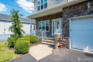 54 Hillcrest Ave, Iselin, NJ 08830 - Photo 2