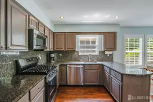 19 Fairway Blvd, Monroe Township, NJ 08831 - Photo 10