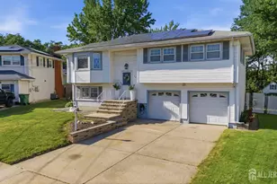 742 Gornik Dr, Perth Amboy, NJ 08861 - Photo 2