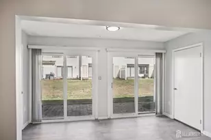 204 Hampshire Ct, Piscataway Township, NJ 08854 - Photo 4