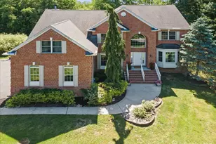 19 Legends Dr, Monroe Township, NJ 08831 - Photo 2