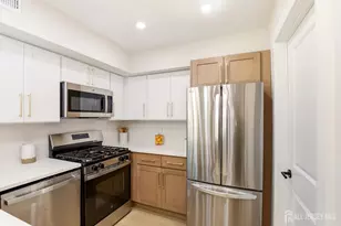 273 Edgeware Ct, Franklin Township, NJ 08873 - Photo 12