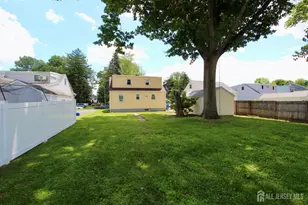 308 W Crescent Parkway W, South Plainfield, NJ 07080 - Photo 4