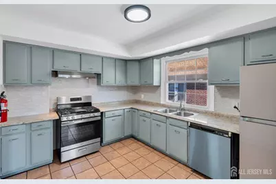 287 E Smith Street E, Woodbridge Township, NJ 07095 - Photo 16