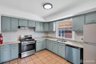 287 E Smith Street E, Woodbridge Township, NJ 07095 - Photo 16