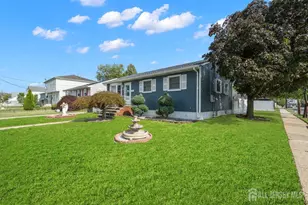 21 Spruce St, Carteret, NJ 07008 - Photo 2