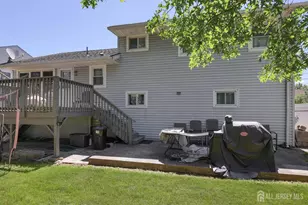 22 Webb Dr, Fords, NJ 08863 - Photo 8