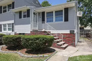 22 Webb Dr, Fords, NJ 08863 - Photo 4