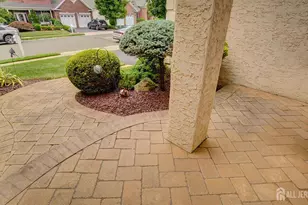 3 Crooked Stick Pl, Monroe Township, NJ 08831 - Photo 4