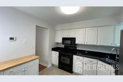 140 Wyndham Place, Robbinsville, NJ 08691 - Photo 8