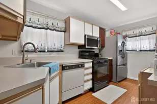 6 Hayes Ct, North Brunswick Township, NJ 08902 - Photo 8
