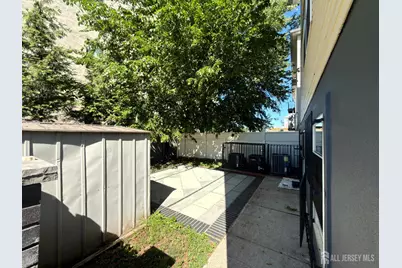 64 Montclair Avenue, Newark, NJ 07104 - Photo 10