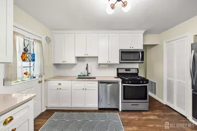 7 Pierrepont Avenue, Middlesex, NJ 08846 - Photo 12