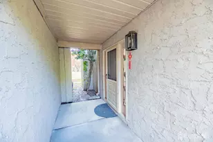 21 Carriage Pl, Edison, NJ 08820 - Photo 10