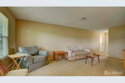27 Larch Plaza, Monroe Township, NJ 08831 - Photo 4