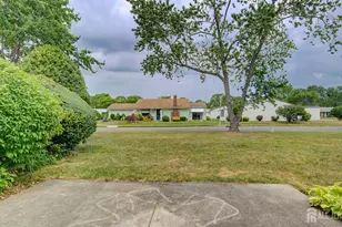 27 Larch Plaza, Monroe Township, NJ 08831 - Photo 2