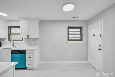 1213 N Oaks Boulevard N, North Brunswick Township, NJ 08902 - Photo 2