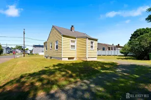 350 Suttons Ln, Edison, NJ 08817 - Photo 16
