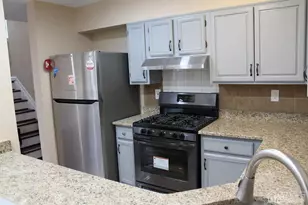 240 Hidden Woods Ct, Piscataway Township, NJ 08854 - Photo 4