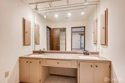 8 Parkside Drive, North Brunswick Township, NJ 08902 - Photo 18