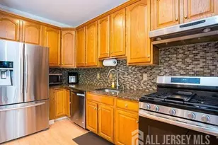 704 Dahlia Cir, South Brunswick Township, NJ 08810 - Photo 4