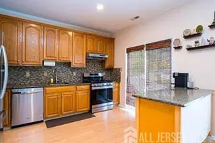 704 Dahlia Cir, South Brunswick Township, NJ 08810 - Photo 10