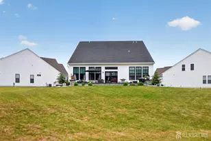 19 Magnolia Dr, Freehold Township, NJ 07728 - Photo 4