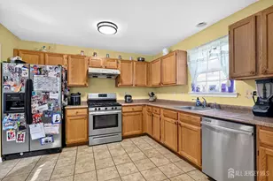 24 Amy Dr, North Brunswick Township, NJ 08902 - Photo 6