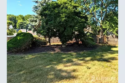 56 Wintergreen Avenue E, Edison, NJ 08820 - Photo 10
