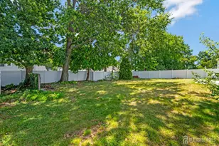 33 Larchmont Rd, Edison, NJ 08837 - Photo 24