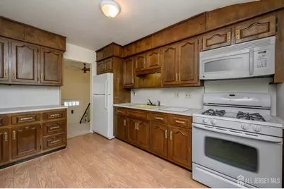 597 Holly Lane, North Brunswick Township, NJ 08902 - Photo 10