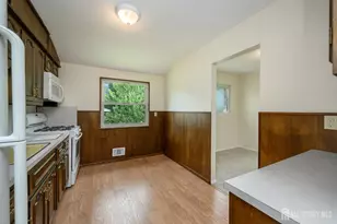 597 Holly Ln, North Brunswick Township, NJ 08902 - Photo 12