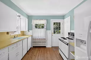 31 Warwick Rd, Colonia, NJ 07067 - Photo 14