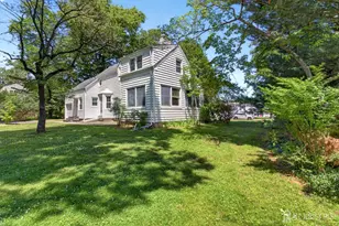 31 Warwick Rd, Colonia, NJ 07067 - Photo 4