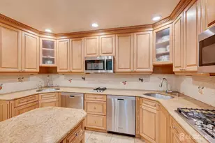 25 Marshall Dr, Edison, NJ 08817 - Photo 16