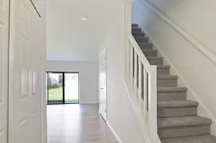 42 E O'Neill Ct, Lawrence Township, NJ 08648 - Photo 2