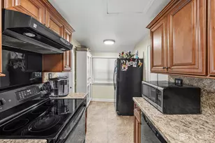 77 Pacific Blvd, Old Bridge Township, NJ 07735 - Photo 18