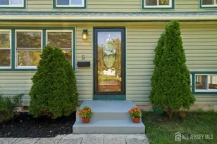 5 Bradford Rd, East Brunswick Township, NJ 08816 - Photo 2
