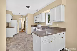 111 Sassafras Ct, North Brunswick Township, NJ 08902 - Photo 14